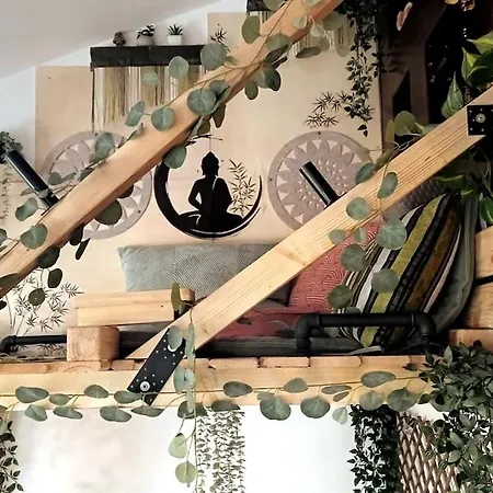 Urban Zen Den 2 *