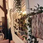 Urban Zen Den 2 *