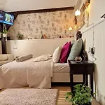 Urban Zen Den 2 *