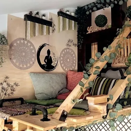 Urban Zen Den 2 Апартаменты *