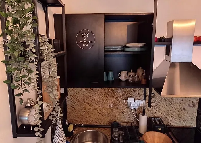 Urban Zen Den 2 *